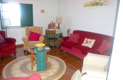 Guarda House | 4 bedrooms house with shared pool, garden and wifi at Vila Fernando