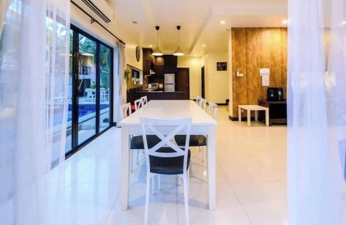 Pratumnak Hill House | 4 Beds Close to Walking Street