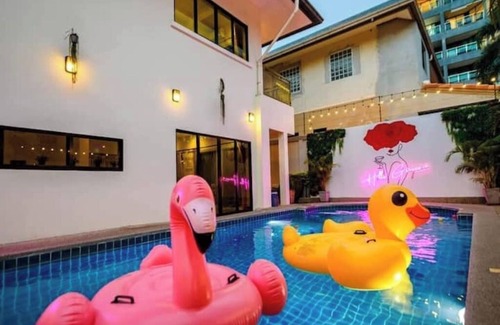 Pratumnak Hill House | 4 Beds Close to Walking Street