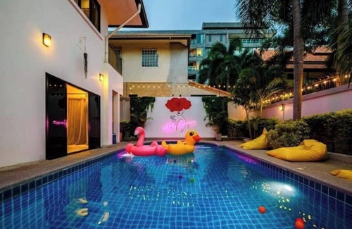 Pratumnak Hill House | 4 Beds Close to Walking Street