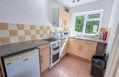 Great Yarmouth Ski Chalet | 4 berth chalet to hire in just walking distance to Hemsby beach ref 18152B
