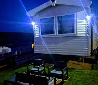 Newquay Apartment | 4 Berth Couples and Family Caravan in Beautiful Newquay Bay Resort