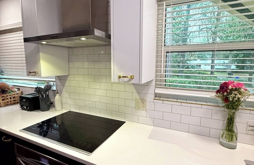 Gainesville House | 4 blocks from Ben Hill Griffin Stadium & the O’Connell Center in this 4-2.5 bath