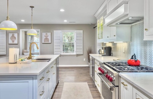 Isle of Palms House | 4 BR Beach House, Chef's Kitchen, Pet Friendly, 3 Minute Walk to Beach