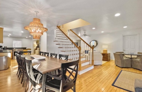Isle of Palms House | 4 BR Beach House w/Lush Backyard | Pet Friendly