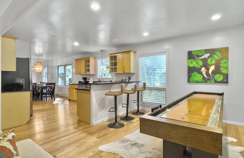 Isle of Palms House | 4 BR Beach House w/Lush Backyard | Pet Friendly