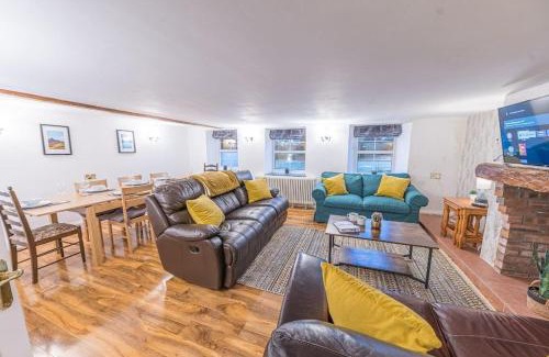 Keswick House | 4 BR Holiday Home Steps from Keswick Town Centre