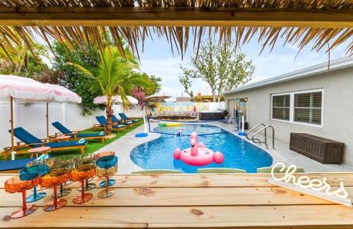 Seminole House | 4 Br Oasis Pool Tiki Hut Hot Tub Ping Pong Arcade