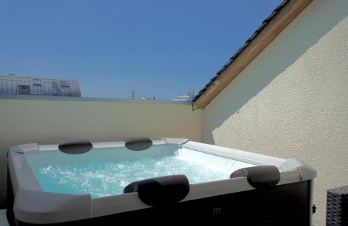 Mitte Apartment | 4 BR Penthouse - WHIRLPOOL - ZENTRAL - KÜCHE - WIFI - KAFFEE - GERÄUMIG - TERRASSE - PARKHAUS