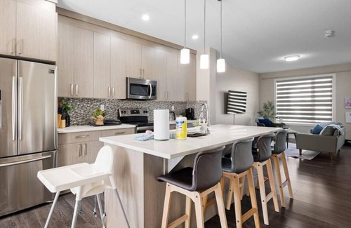 North Central Edmonton House | 4 BR | Pet Friendly | Steps to Stadium & Rogers!