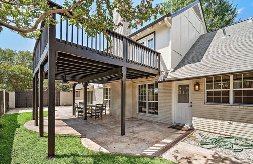 Westchase Villa | 4 BR Villa ,Patio,Hottub,2 backyard near highway close to Med center