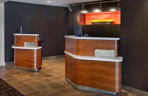 Woburn House | 4 Convenient Units! FREE Parking, Pets Allowed, Close to Burlington Mall!