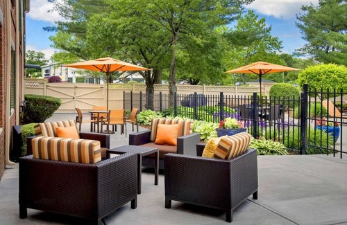 Woburn House | 4 Convenient Units! FREE Parking, Pets Allowed, Close to Burlington Mall!