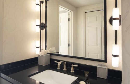 West End Hotel | 4 Double Room Units Close to Kennedy Center for Performing Arts