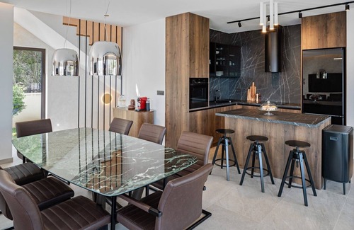 Dugi Rat Villa | 4 en-suite bedrooms, gym, fun-zone, private heated 42sqm pool,