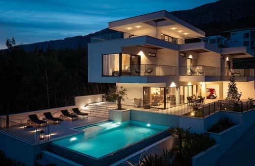 Dugi Rat Villa | 4 en-suite bedrooms, gym, fun-zone, private heated 42sqm pool,
