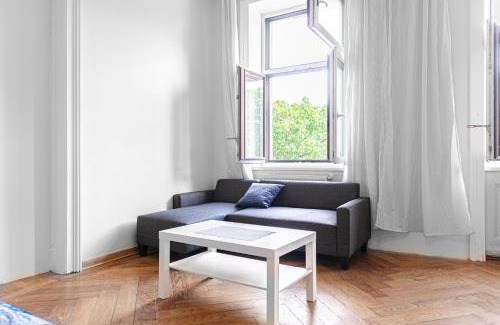 Wahring Apartment | 4 Great Apartment Near AKH - Ideal for Groups of 19