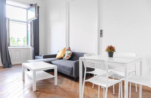 Wahring Apartment | 4 Great Apartment Near AKH - Ideal for Groups of 19