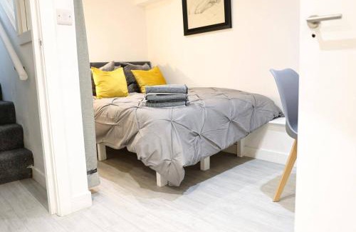Thornton Heath Apartment | 4 Guests - Pet Friendly Retreat in Thornton Heath