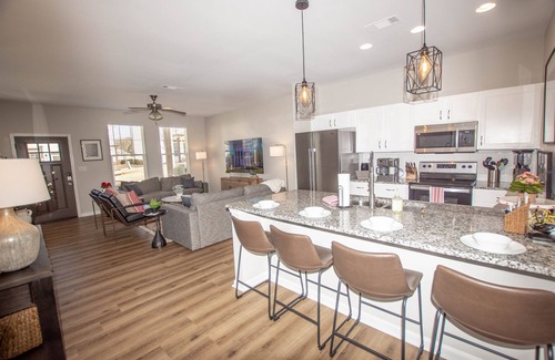 Oxford Cottage | 4 King Suites! Modern Cottage Close to Campus & Square!