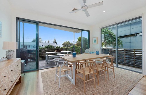 Dicky Beach House | 4 Mackay Street Dicky Beach