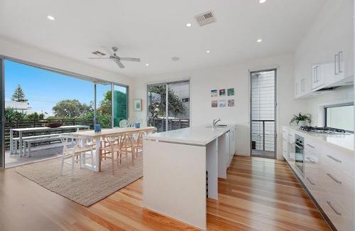 Dicky Beach House | 4 Mackay Street Dicky Beach