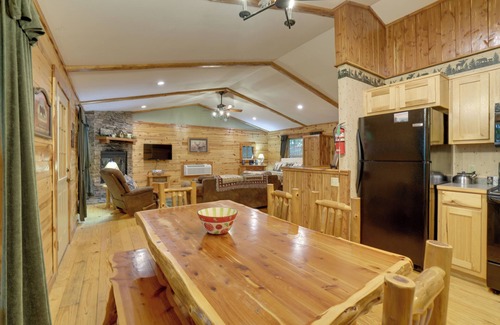 Sylvan Shores Cabin | 4 Mi to Beaver Lake: Peaceful Log Cabin w/Deck!