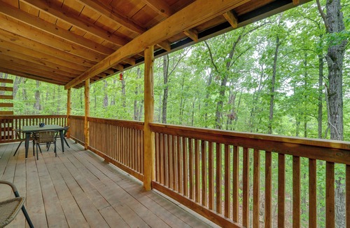 Sylvan Shores Cabin | 4 Mi to Beaver Lake: Peaceful Log Cabin w/Deck!