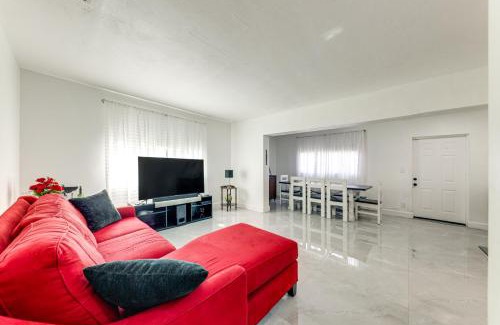 South Middle River House | 4 Mi to Ft Lauderdale Beach WFH-Friendly Home!