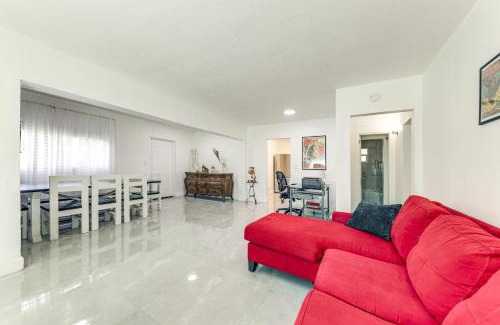South Middle River House | 4 Mi to Ft Lauderdale Beach WFH-Friendly Home!