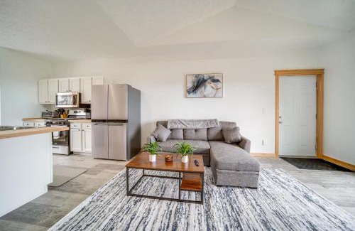 Erie Apartment | 4 Mi to Lake Erie Access Condo on the Greens