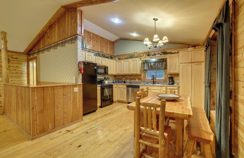 Sylvan Shores Cabin | 4 Mi to Lake: Wooded Log Cabin in Eureka Springs!