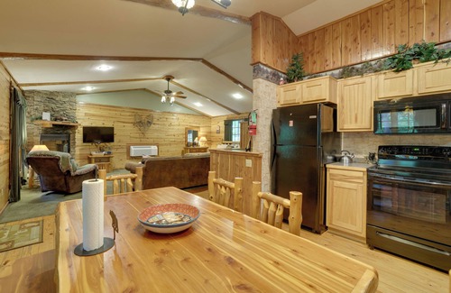 Sylvan Shores Cabin | 4 Mi to Marina: Cozy Log Cabin in Eureka Springs!