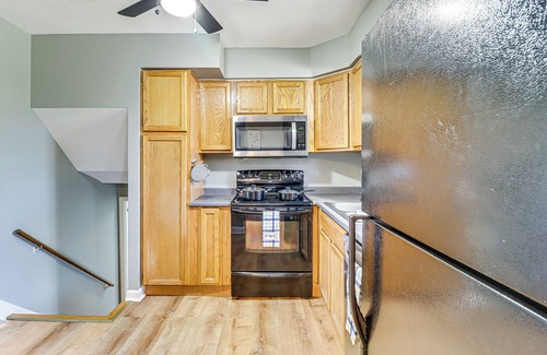 Walker Mill House | 4 Mi to Northwest Stadium: Inviting Home!