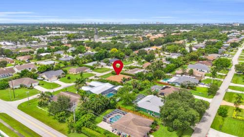 Willoughby Acres House | 4 Miles to Beach and Walk to Shops