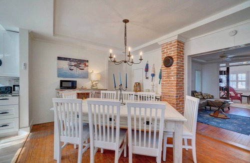 Cape Charles House | 4 min walk to beach, Dog Friendly, Fenced Yard, Firepit, Fireplace,