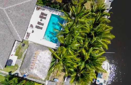 Deerfield Beach House | 4-min walk to the Beach/Pool,Tiki canal boat dock