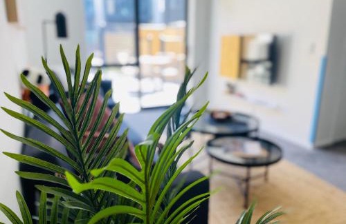 Christchurch City Centre Apartment | 4 Minutes walk to Riverside Market!4bed 4 bath