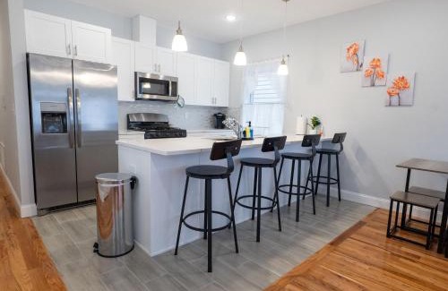 Ampere Apartment | 4 New Apts - 3 Bed Apt 1st Floor & 3 Bed Apt 2nd Floor - 1 Bed Studio Apt Ground Floor & 1 Bed Studio Apt Ground Floor near Penn Station EWR Airport Beth Israel Hospital NYC