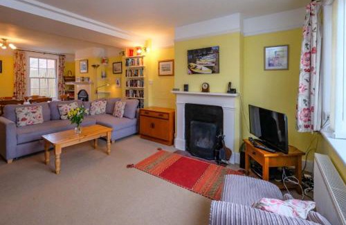 Thorpeness House | 4 Old Homes, Thorpeness - Only a stones throw from the beach - Aldeburgh Coastal Cottages