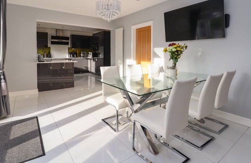 Colwyn Bay Cottage | 4 PEN Y MYNYDD, pet friendly, luxury holiday cottage in Colwyn Bay