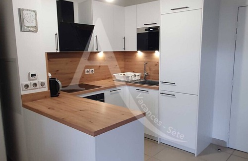 Sete Apartment | 4 pers, résidence standing avec piscine, stationnement privé et terrasse