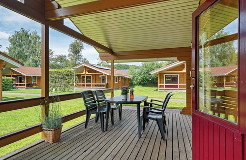 Gramsbergen House | 4-person bungalow with private sauna, veranda, dishwasher and washing machine at park ’t Hooge Holt near Gramsbergen and nature.