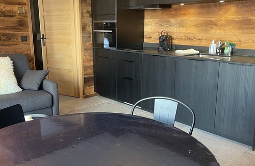 Bellentre Apartment | 4 person flat at the foot of the slopes and 6 minutes walk from the town centre