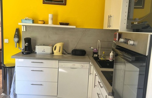 Saint-Martin-d'Uriage Apartment | 4-person ground-floor apartment, in the center of town and facing Parc d'Uriage, close to amenities