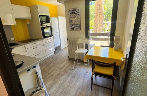Saint-Martin-d'Uriage Apartment | 4-person ground-floor apartment, in the center of town and facing Parc d'Uriage, close to amenities