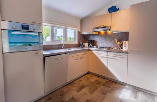 Oostkapelle House | 4-person holiday chalet on a family campsite in Oostkapelle 1500m from the beach
