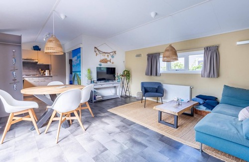 Oostkapelle House | 4-person holiday chalet on a family campsite in Oostkapelle 1500m from the beach