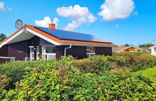 Lensterstrand House | 4 person holiday home in GROEMITZ
