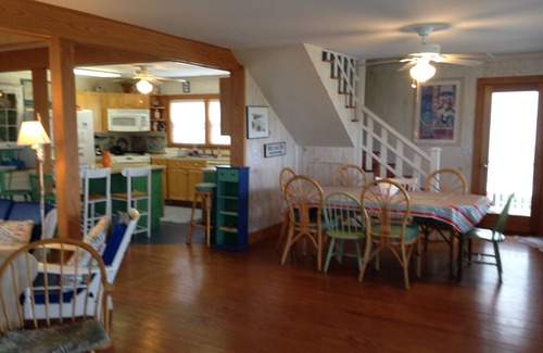 Wrightsville Beach House | 4 plus nights 400 per night. Excluding Thanksgiving only 2025. Charming cottage!